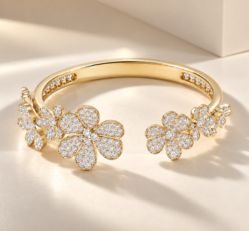 Frivole Seven Flowers Pavé Diamonds Bracelet
